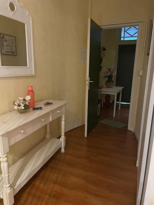Studio N•2 Avec Patio En Plein Coeur De La Ville Bagnères-de-Bigorre المظهر الخارجي الصورة