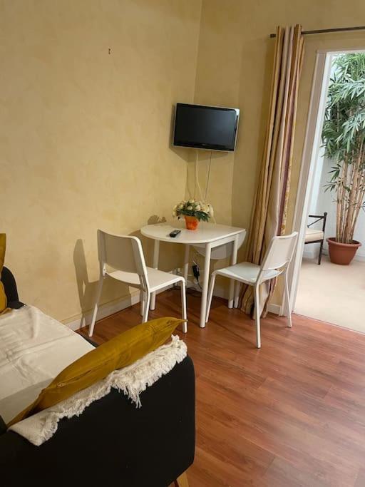Studio N•2 Avec Patio En Plein Coeur De La Ville Bagnères-de-Bigorre المظهر الخارجي الصورة